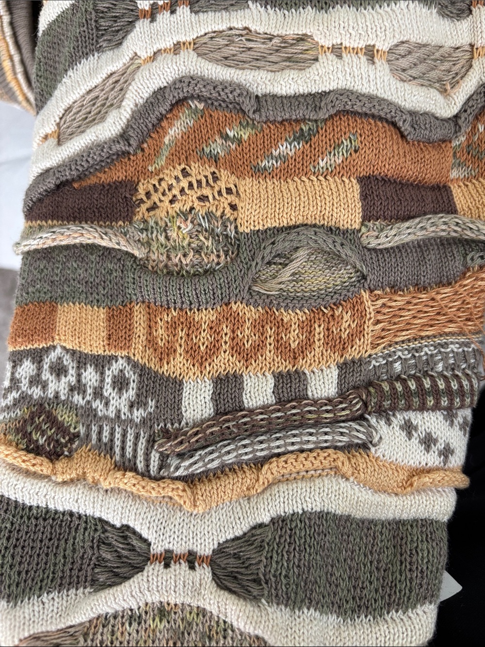 VINTAGE Tundra Men’s Coogi Style Sweater - Picture 15 of 16